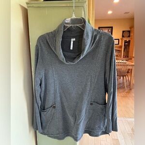 Lulu B Gray Women's Cowl Neck Long Sleeve Sweatshirt Material Top - Size Medium